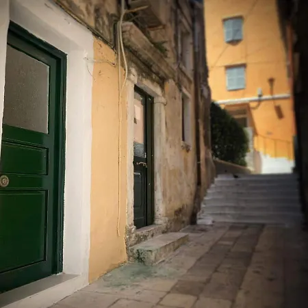 Metropolis Apartment *