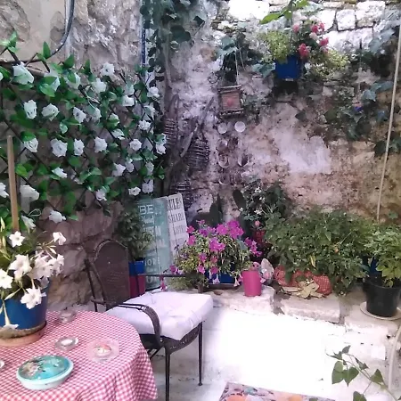 Metropolis Apartment