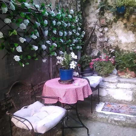 Metropolis Apartment